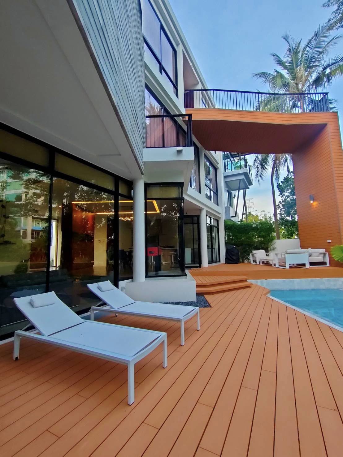 Beautiful House with Pool For Rent