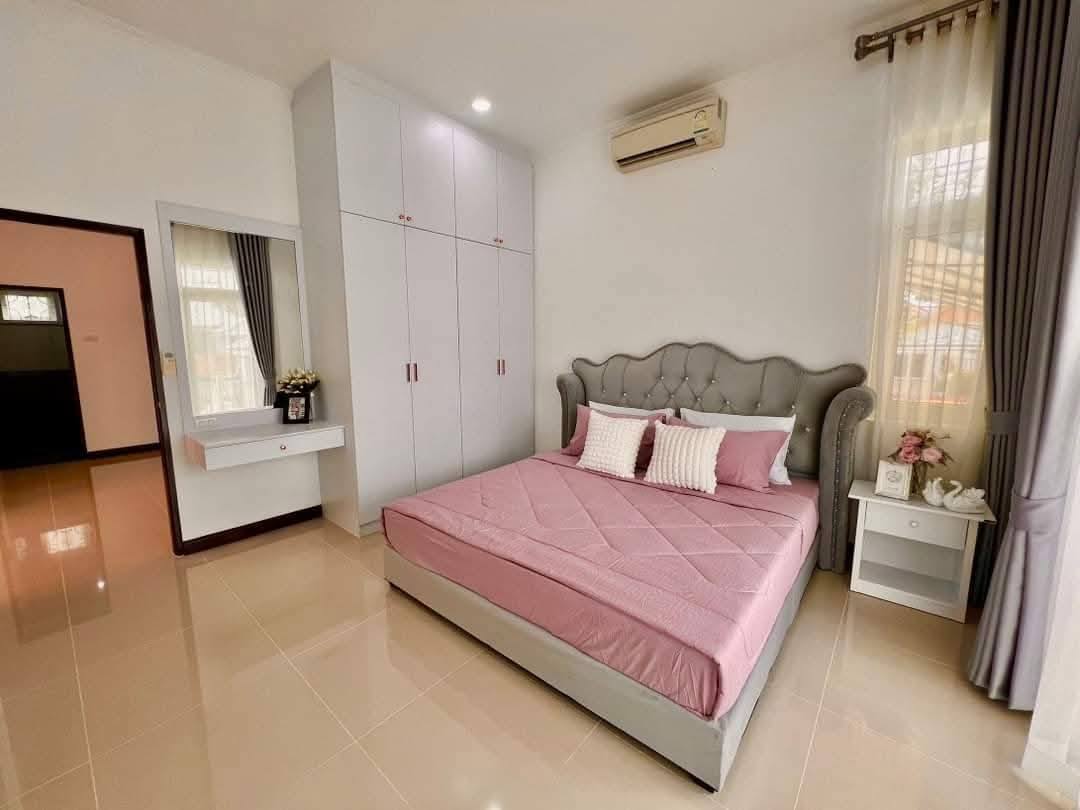 House with Pool For Rent