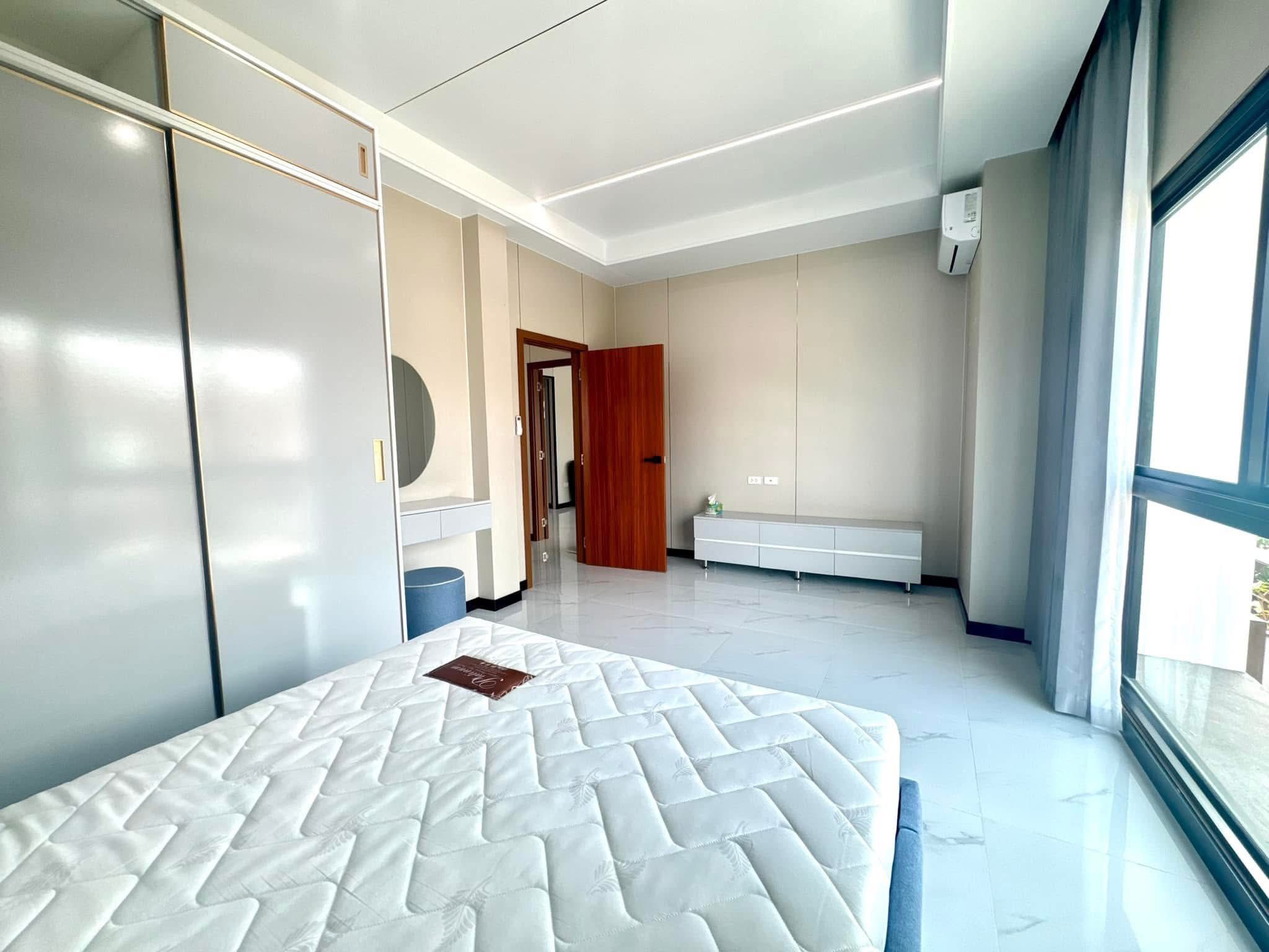 House with Pool For Rent