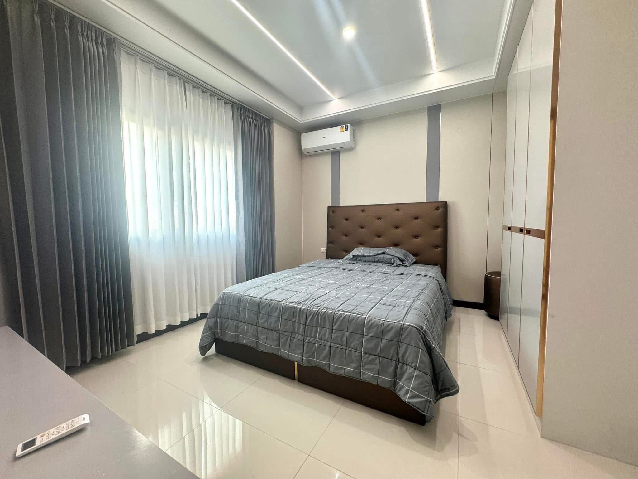 House with Pool For Rent