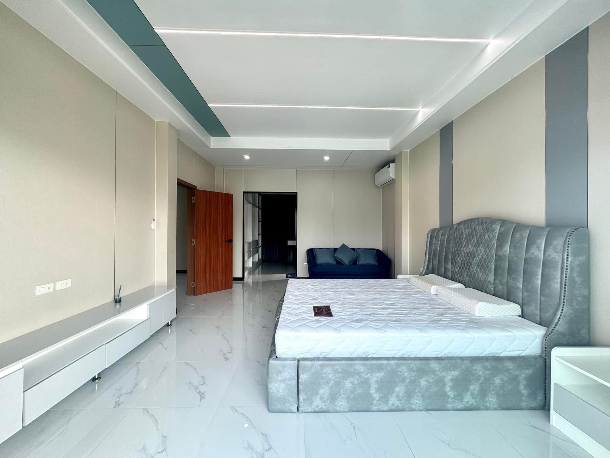 House with Pool For Rent