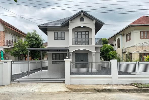 Detached House for Sale