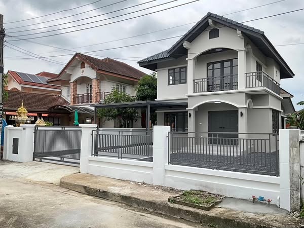 Detached House for Sale