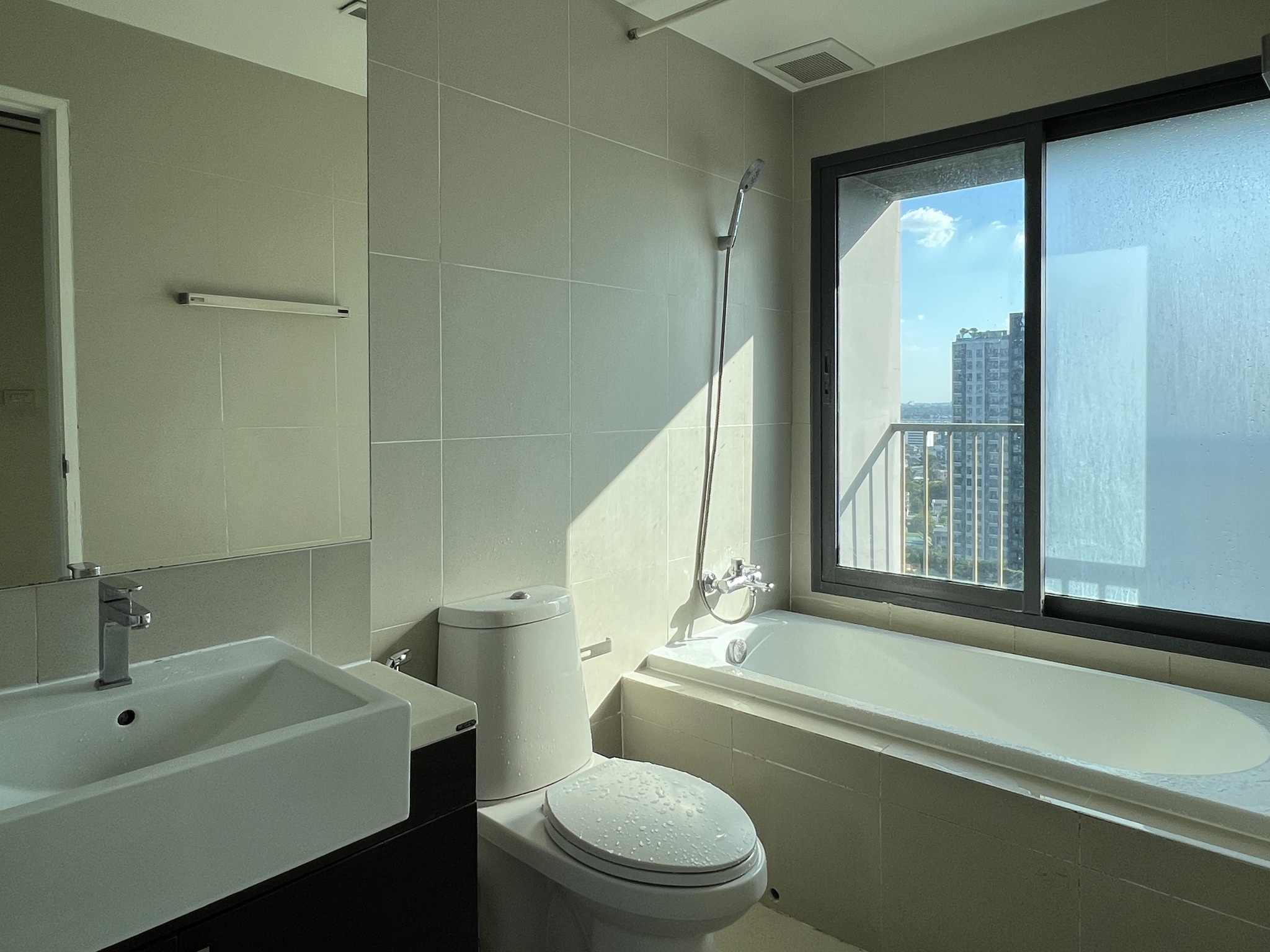 One Bedroom Condo For Rent