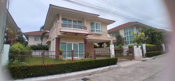 Detached Two Storey House For Rent