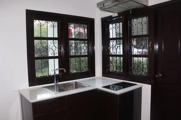 Detached House For Rent