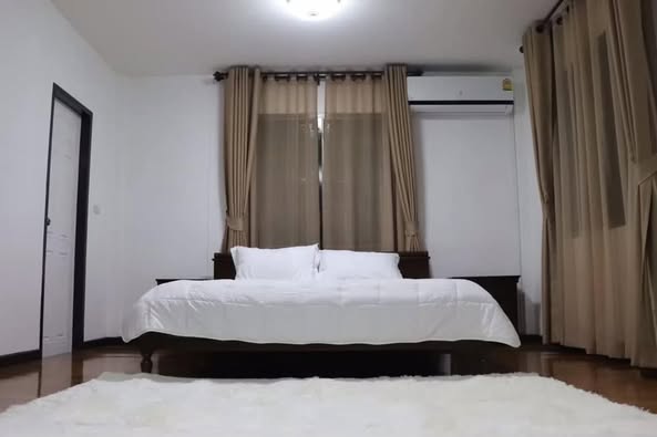 Detached House For Rent