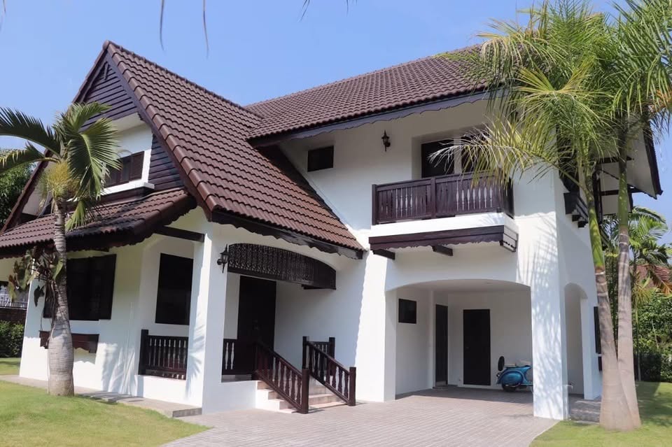 Detached House For Rent