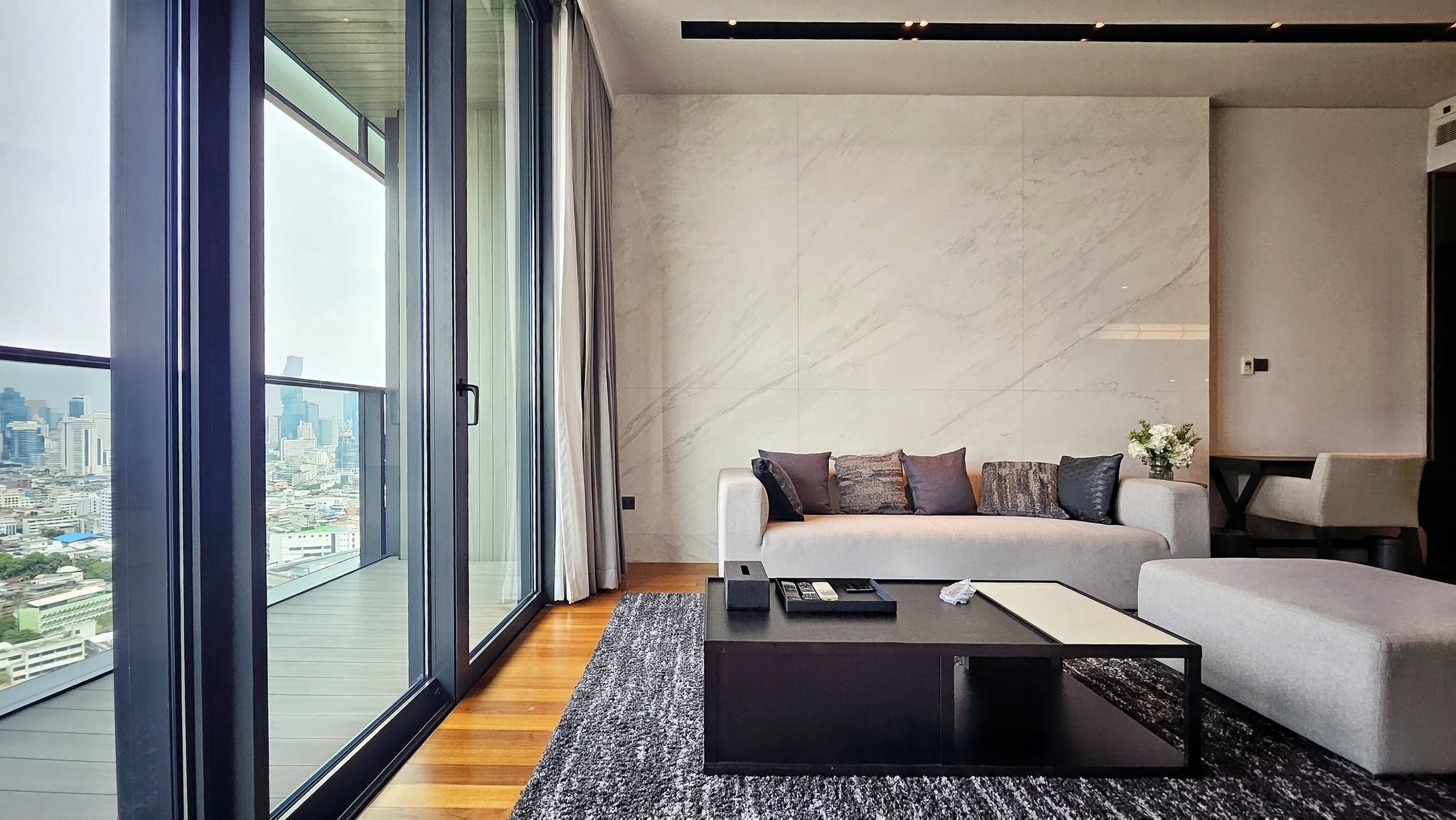 Large One Bedroom Apartment For Rent