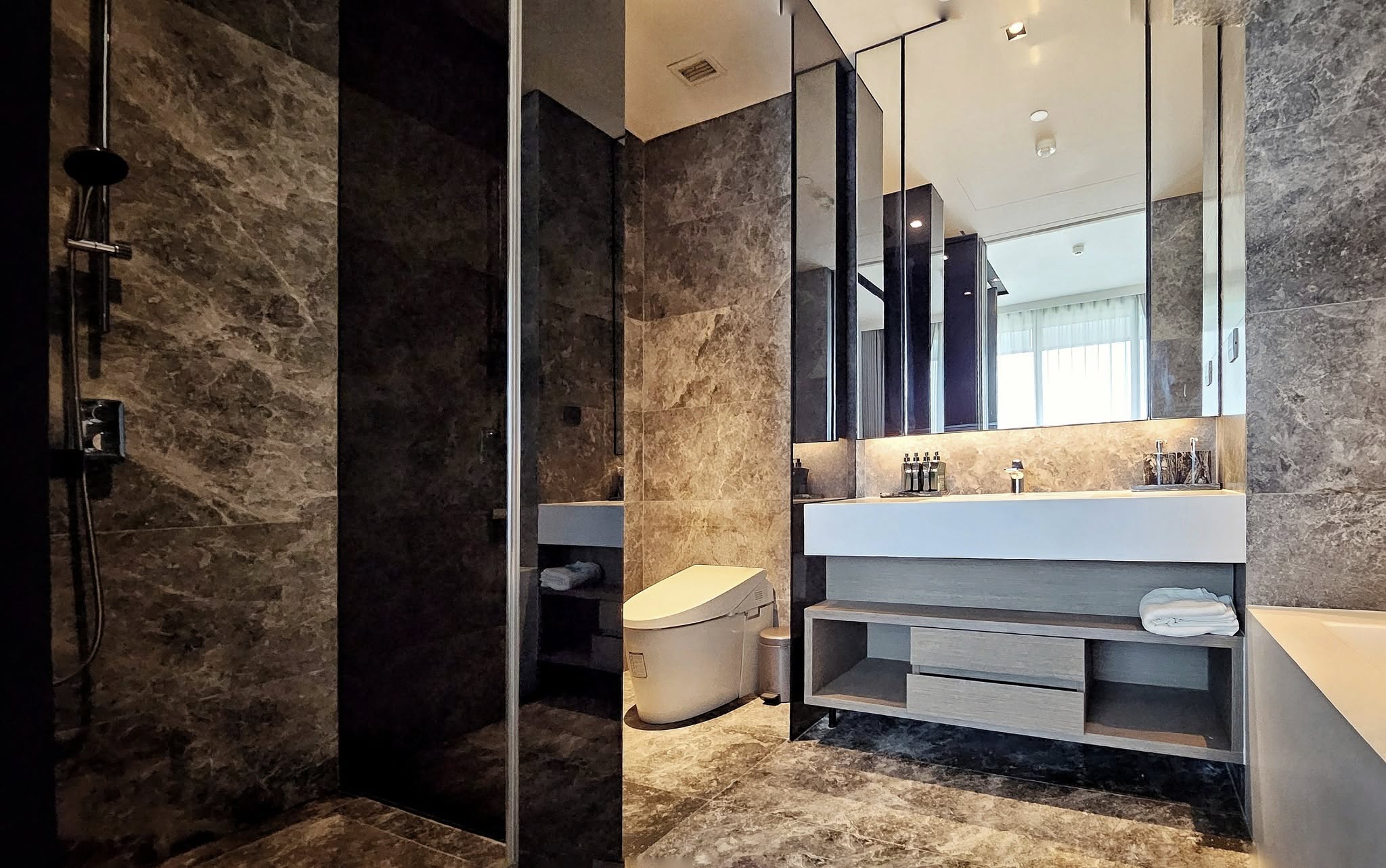 Large One Bedroom Apartment For Rent