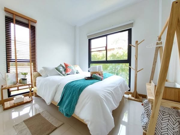 Detached House For Rent