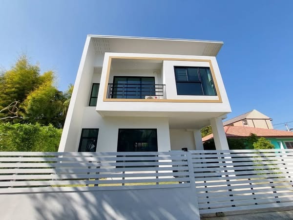 Detached House For Rent