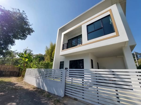 Detached House For Rent