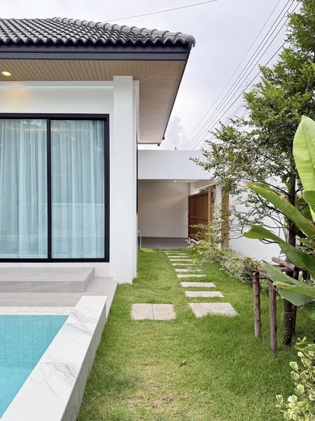 House with Pool For Sale