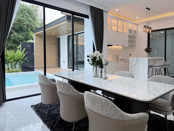 House with Pool For Sale