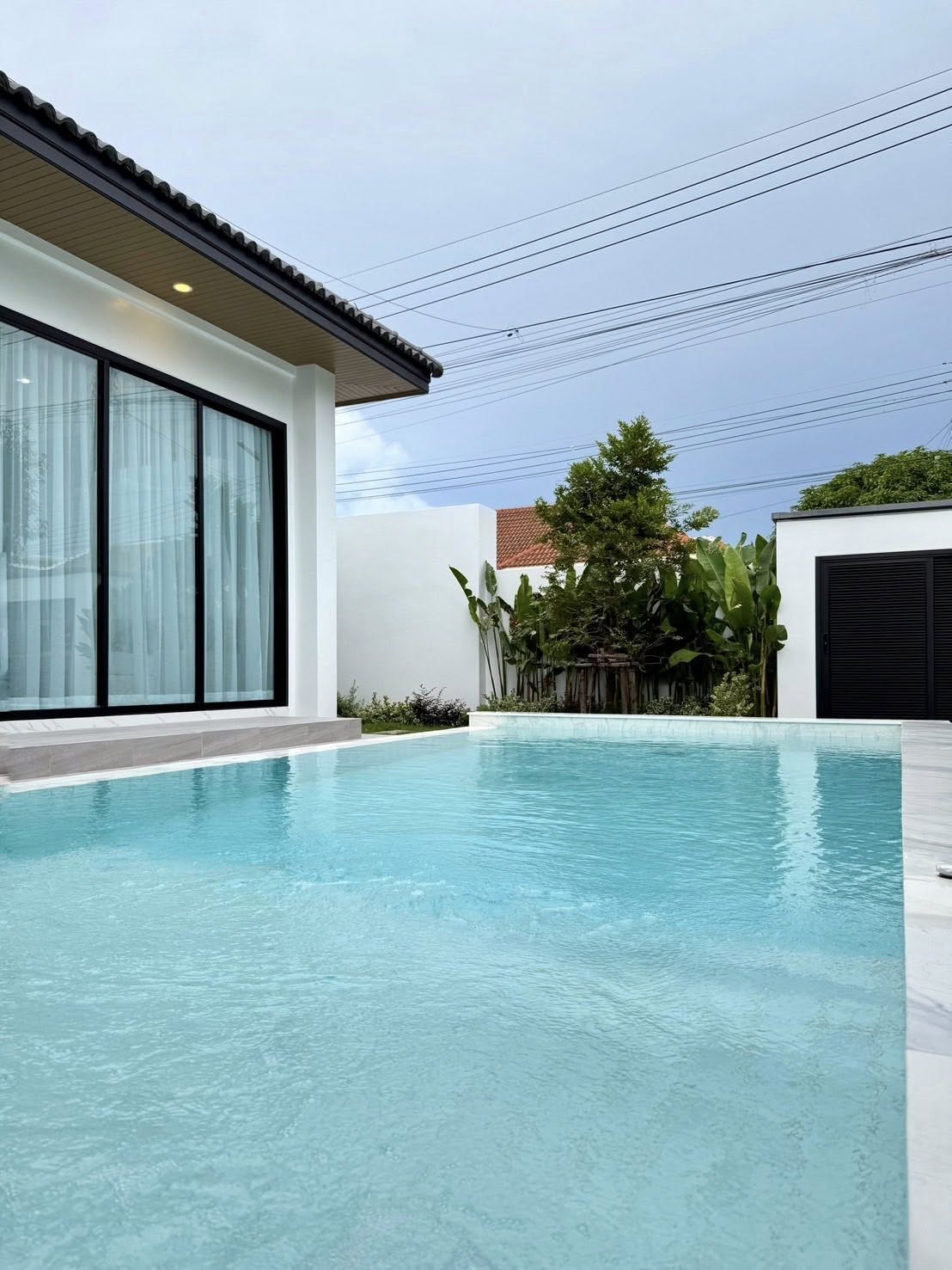 House with Pool For Sale