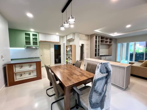 Detached House For Rent