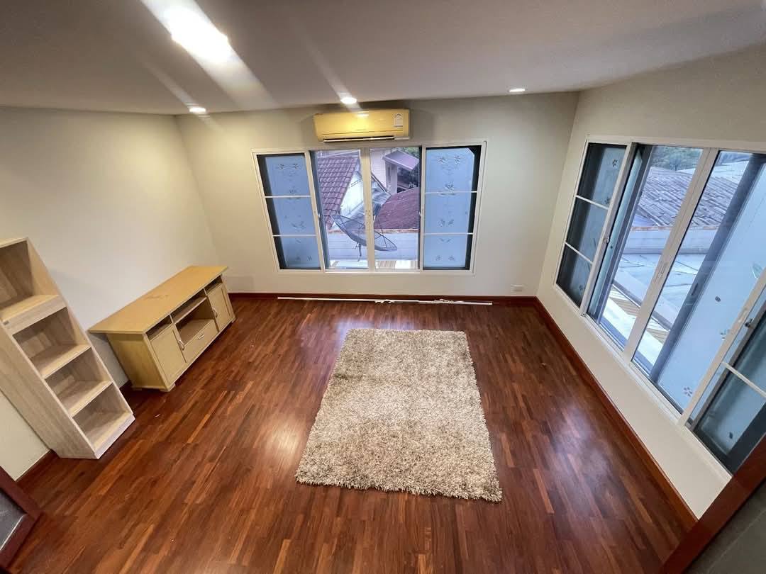 Detached House For Rent