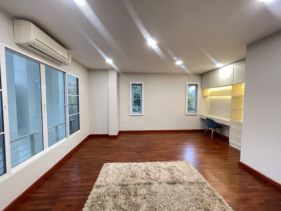 Detached House For Rent