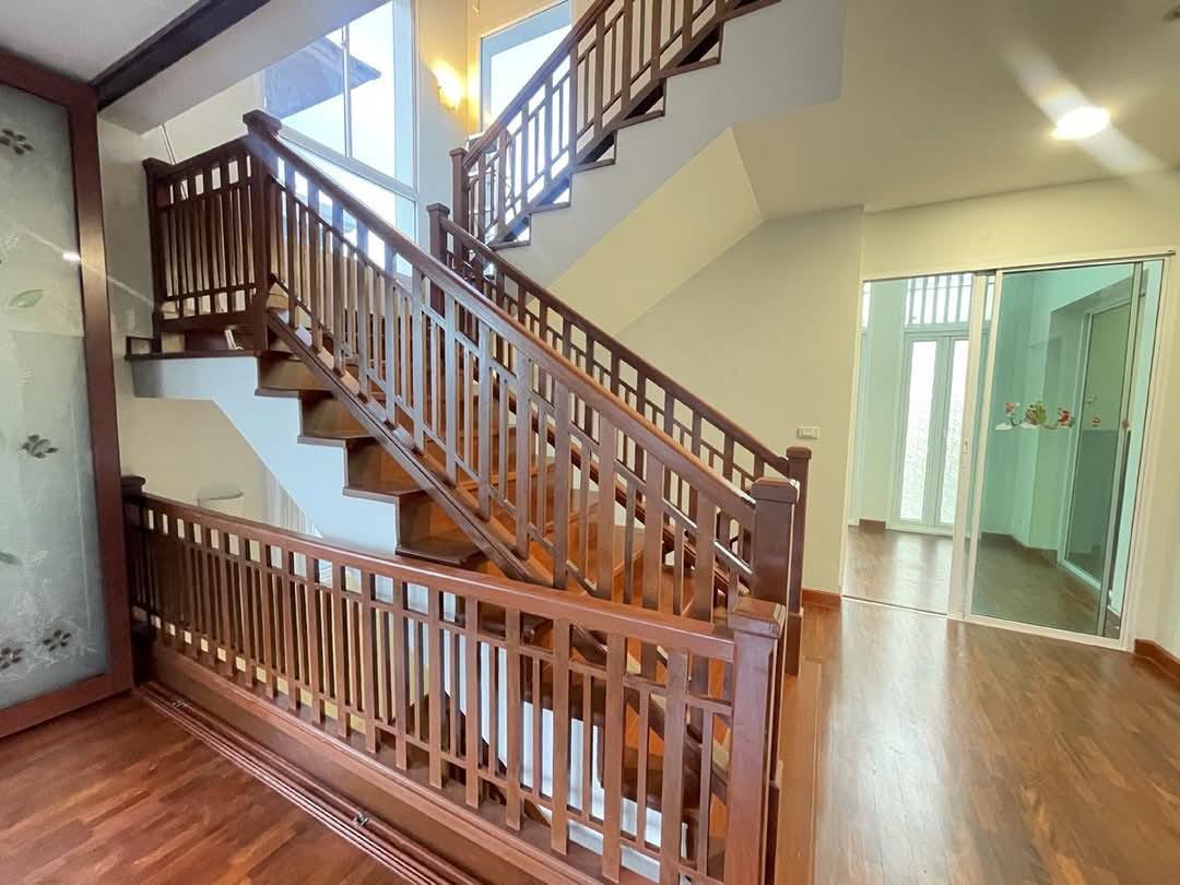 Detached House For Rent