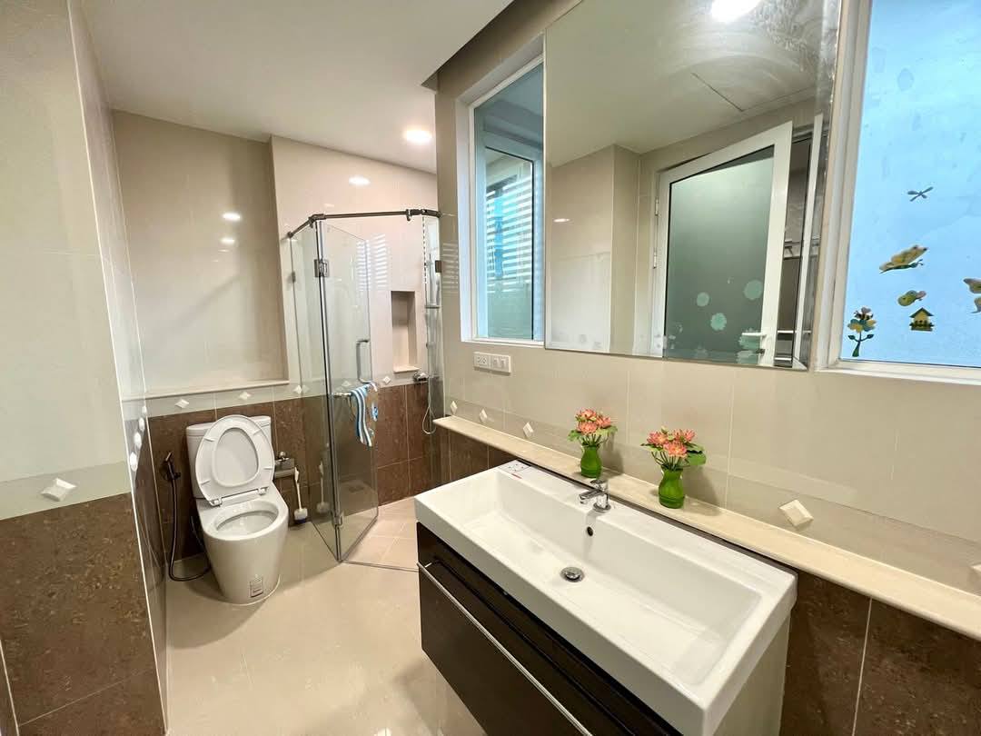 Detached House For Rent