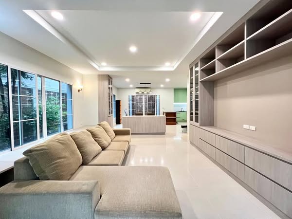 Detached House For Rent