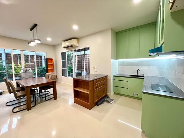 Detached House For Rent