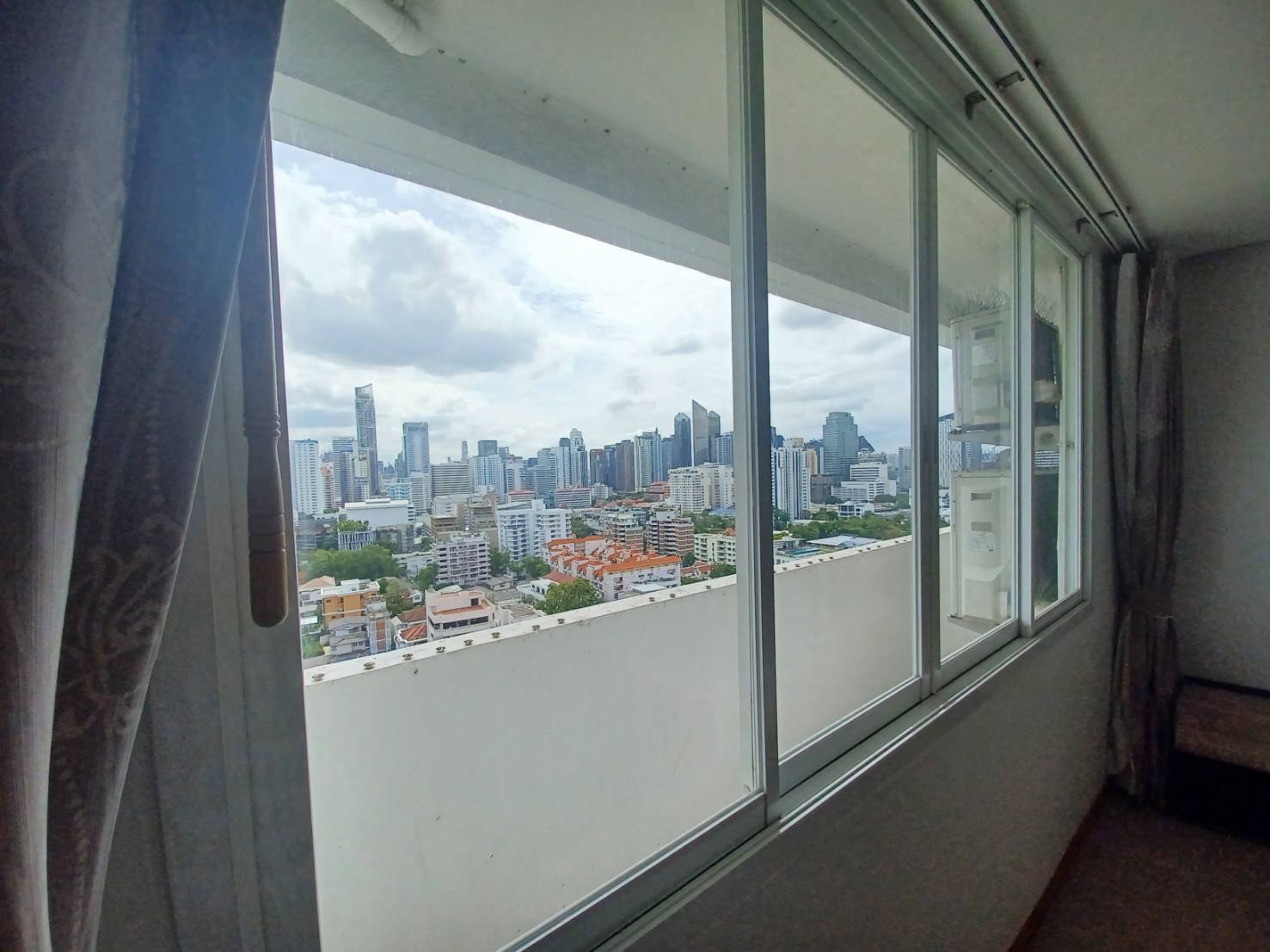Large Three Bed Room Apartment For Rent