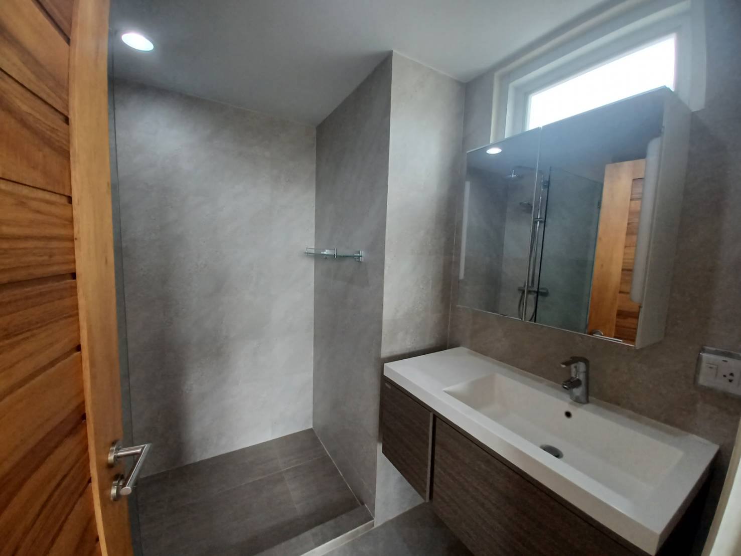 Large Three Bed Room Apartment For Rent