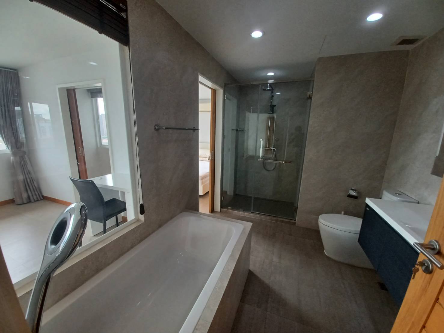 Large Three Bed Room Apartment For Rent