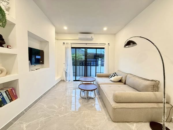Detached House For Rent