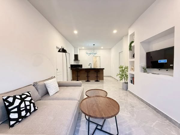 Detached House For Rent