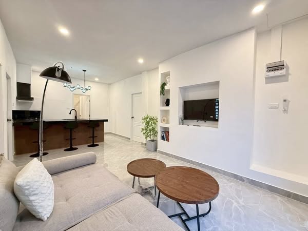 Detached House For Rent