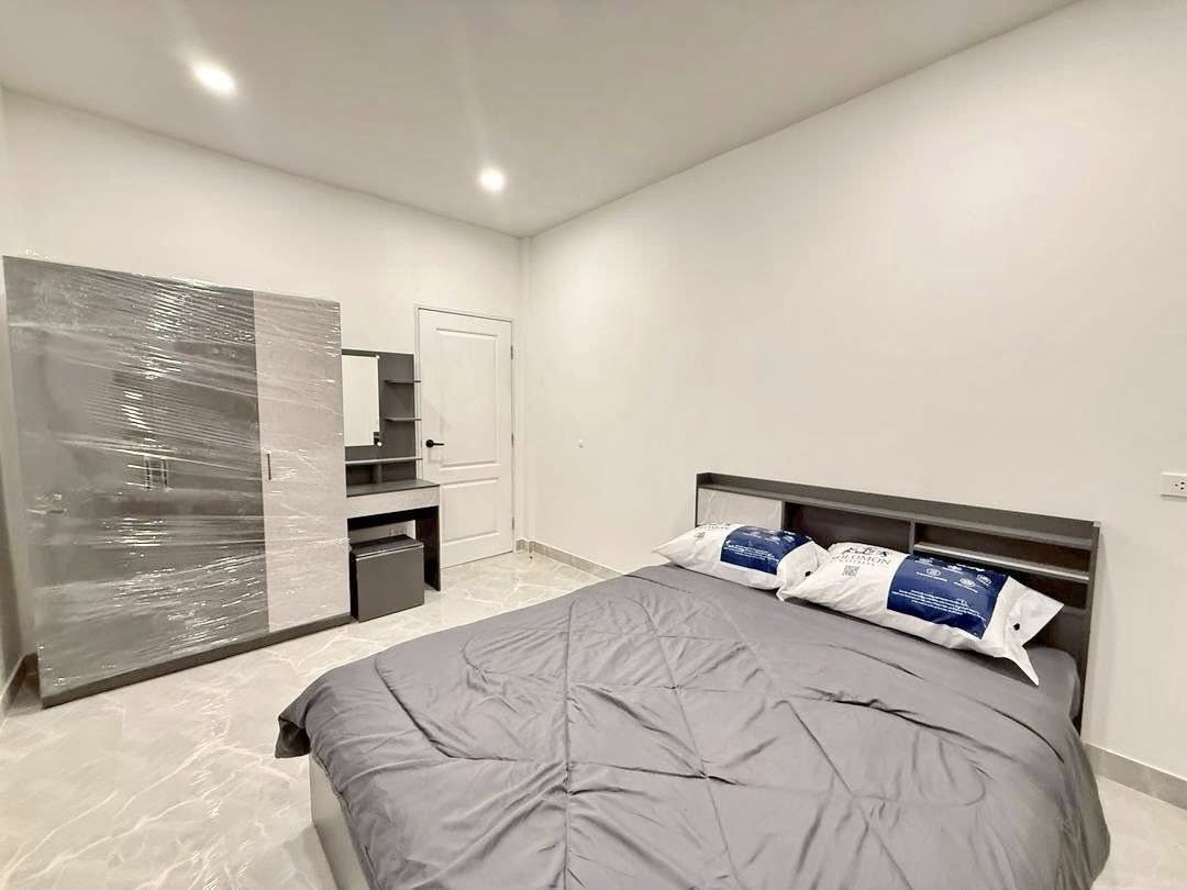 Detached House For Rent