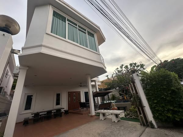 House with Pool For Rent