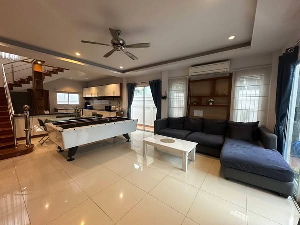 House with Pool For Rent