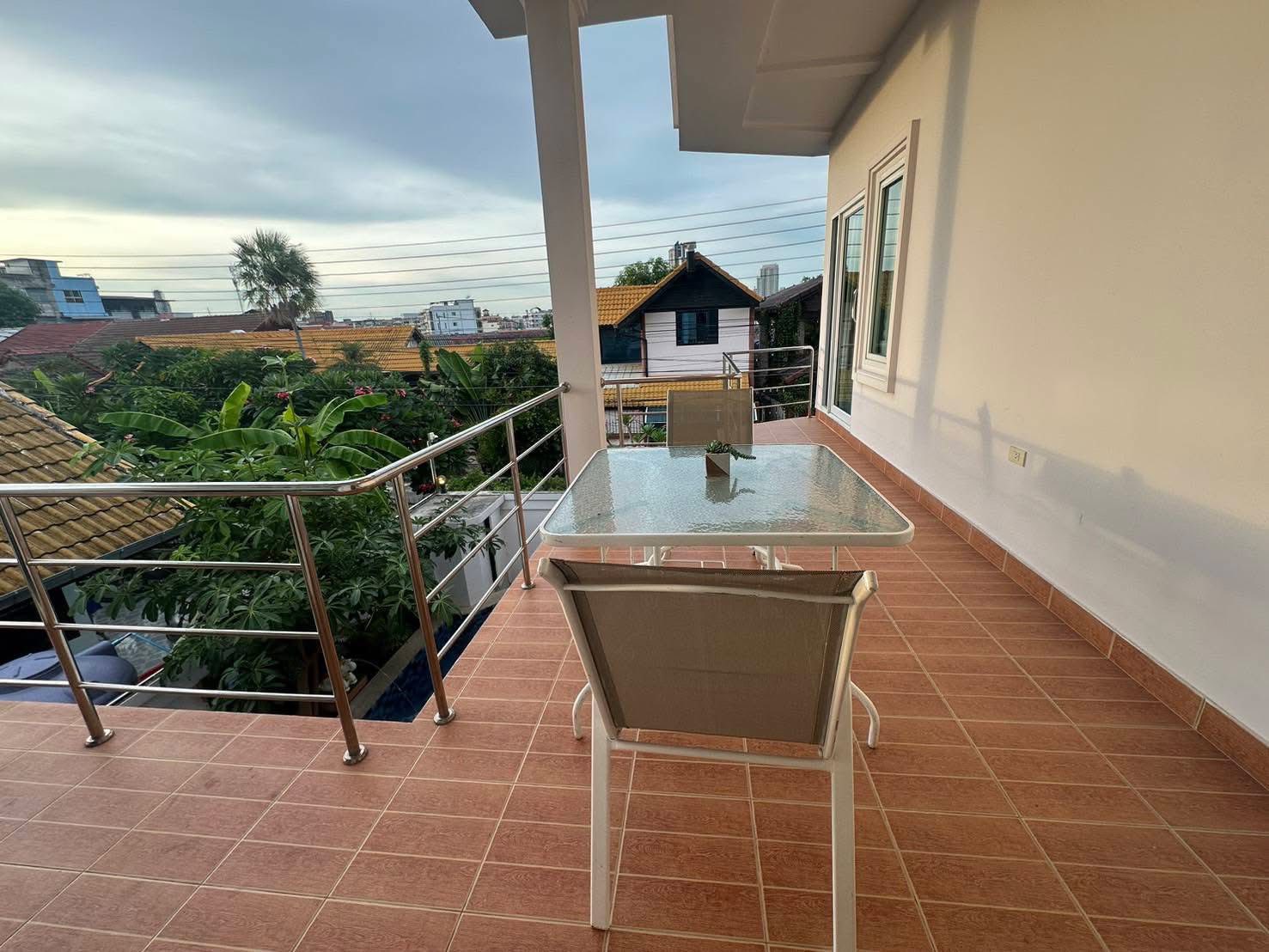 House with Pool For Rent