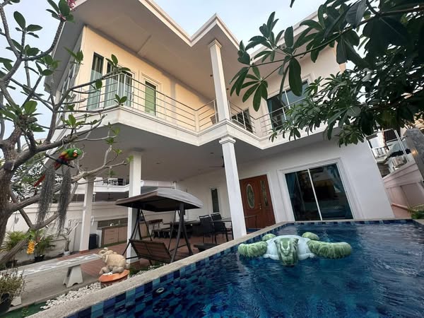 House with Pool For Rent