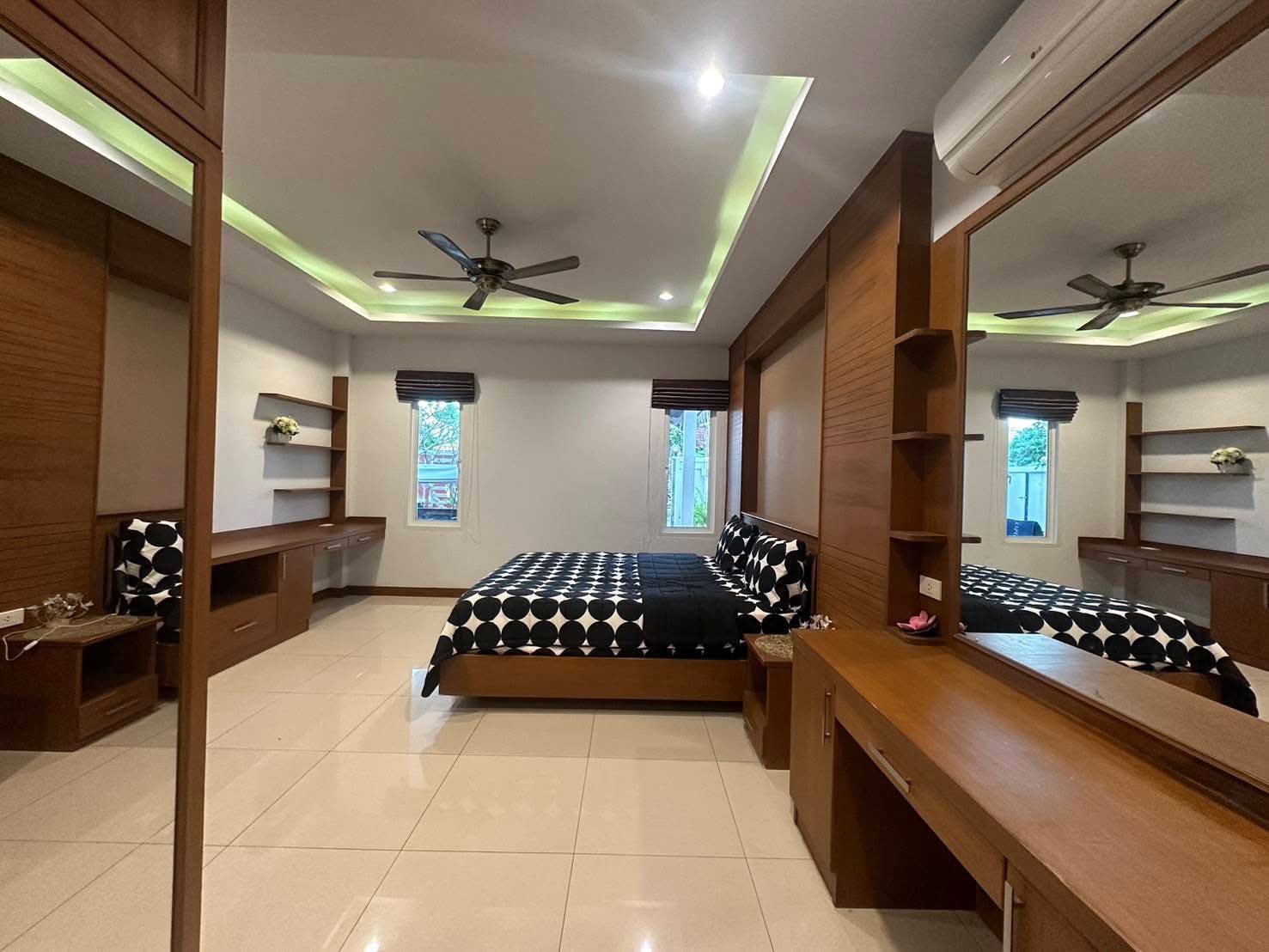 House with Pool For Rent