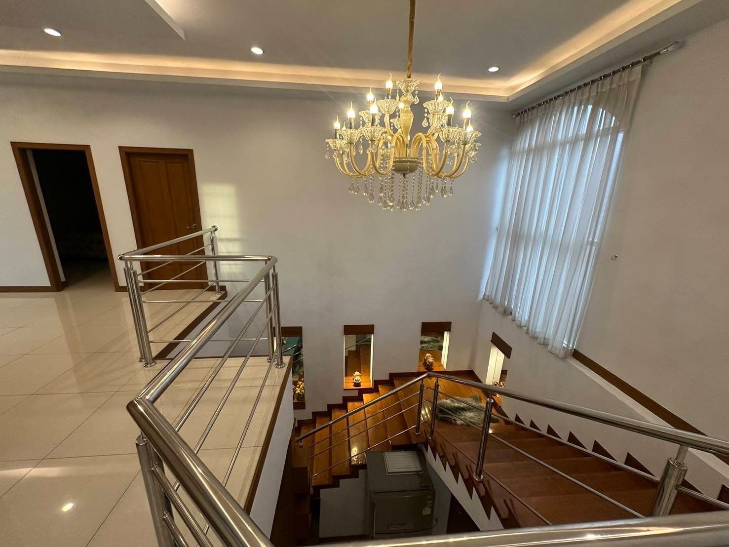 House with Pool For Rent