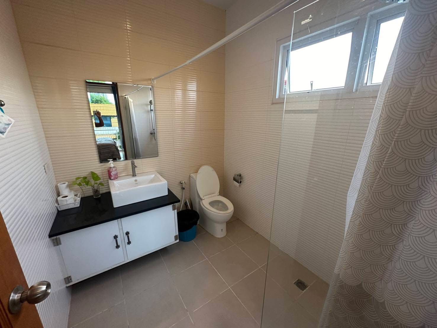 House with Pool For Rent