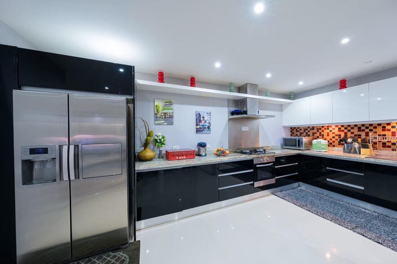 Detached House with Pool For Rent