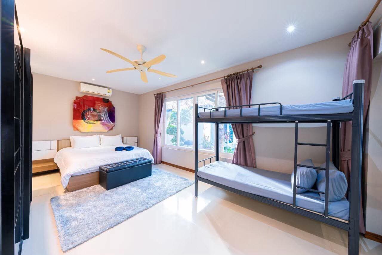 Detached House with Pool For Rent