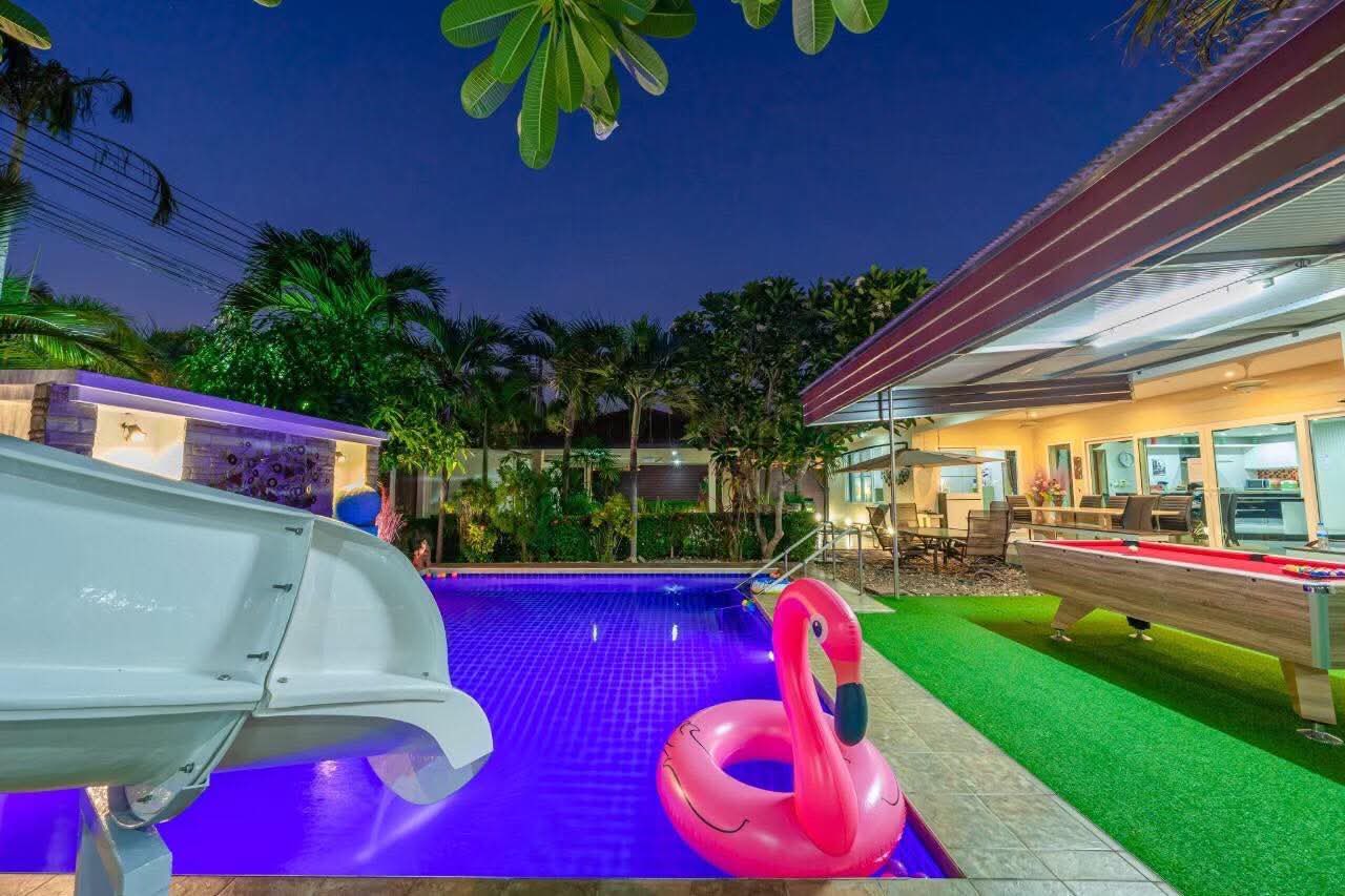 Detached House with Pool For Rent