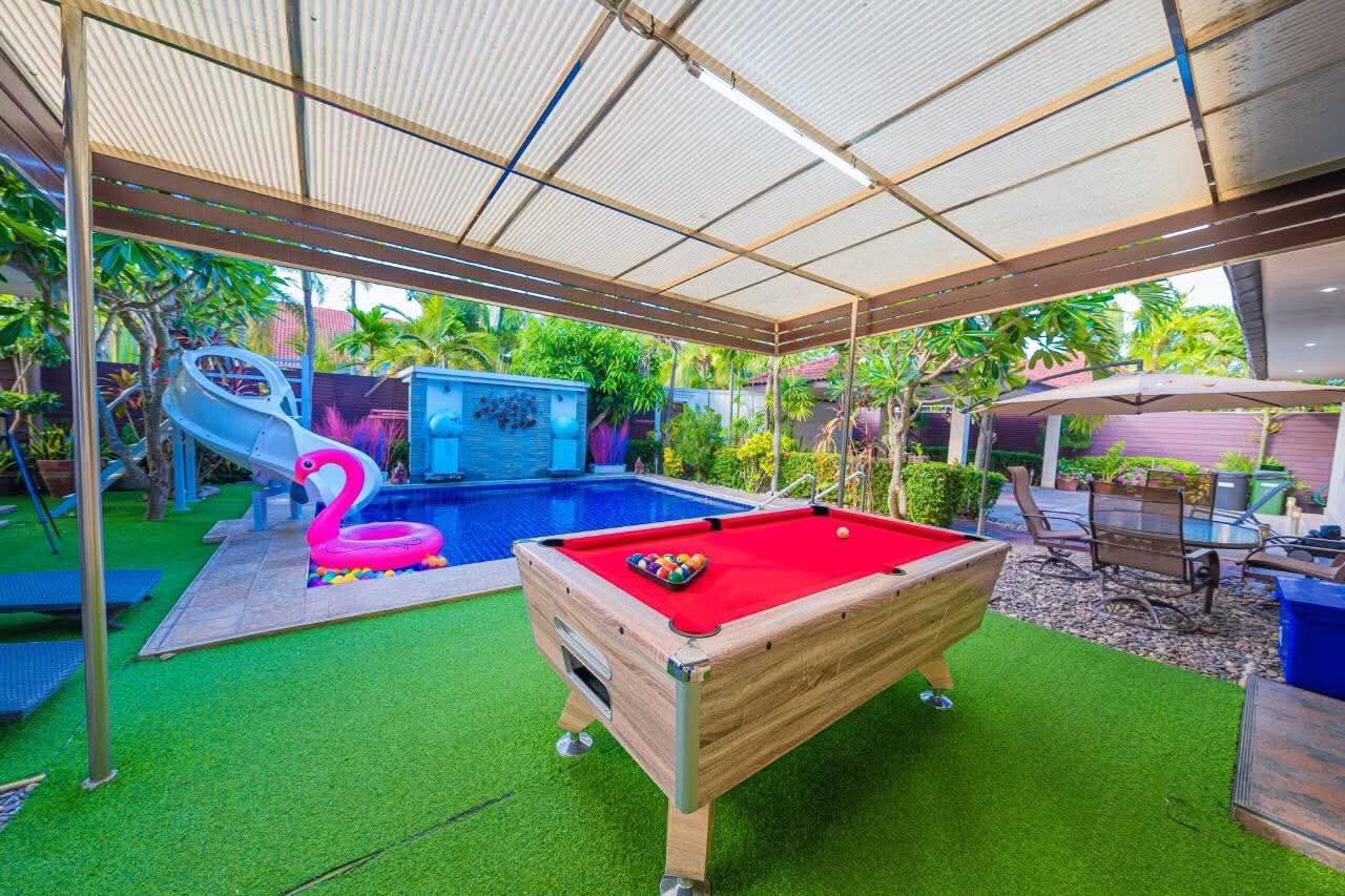 Detached House with Pool For Rent