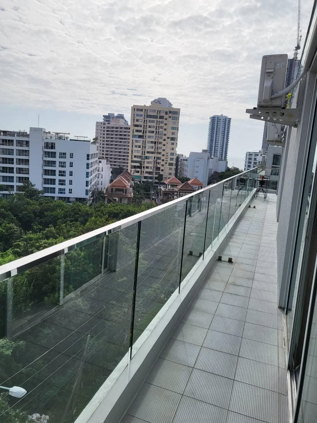 Large One Bedroom Apartment For Rent