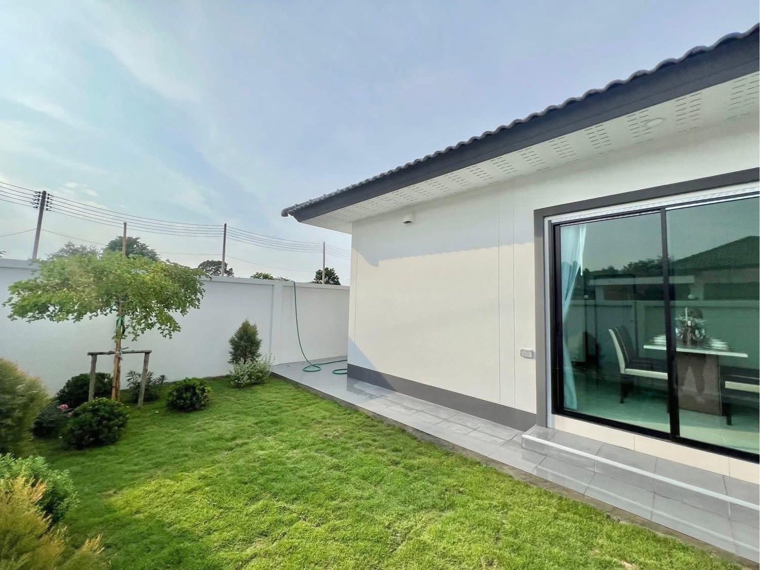 Detached House with Pool For Sale