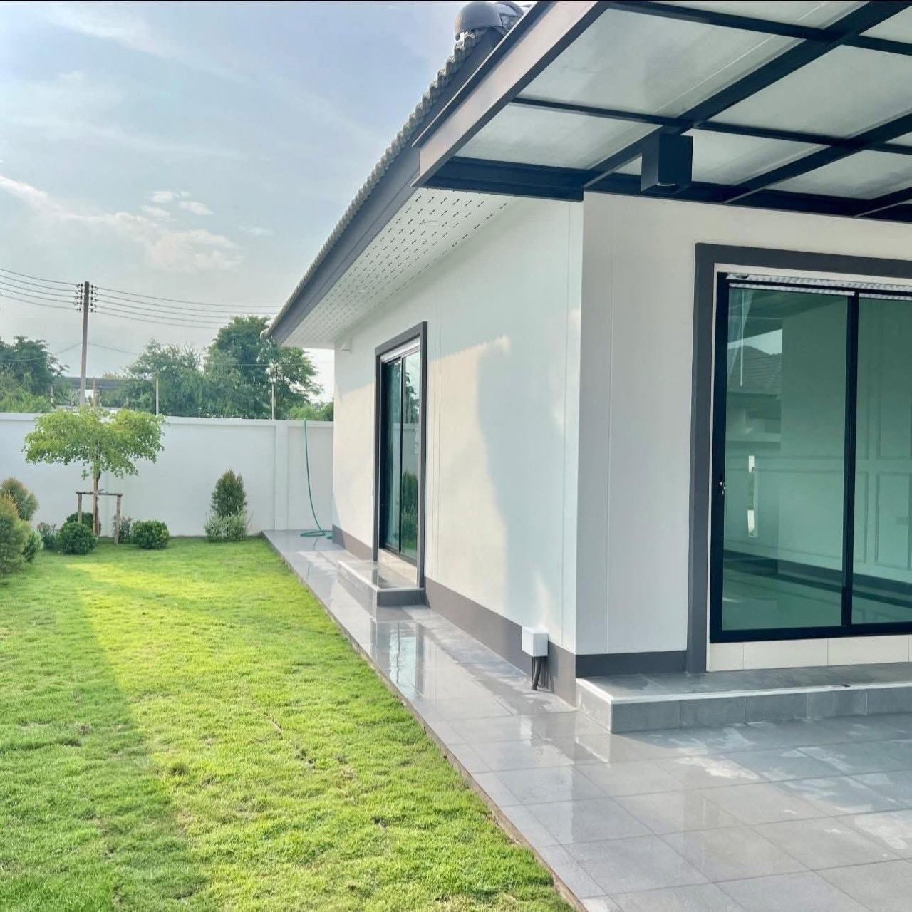 Detached House with Pool For Sale
