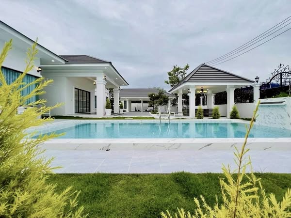 Luxury Pool Villa For Rent