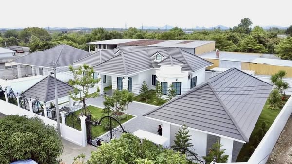 Luxury Pool Villa For Rent
